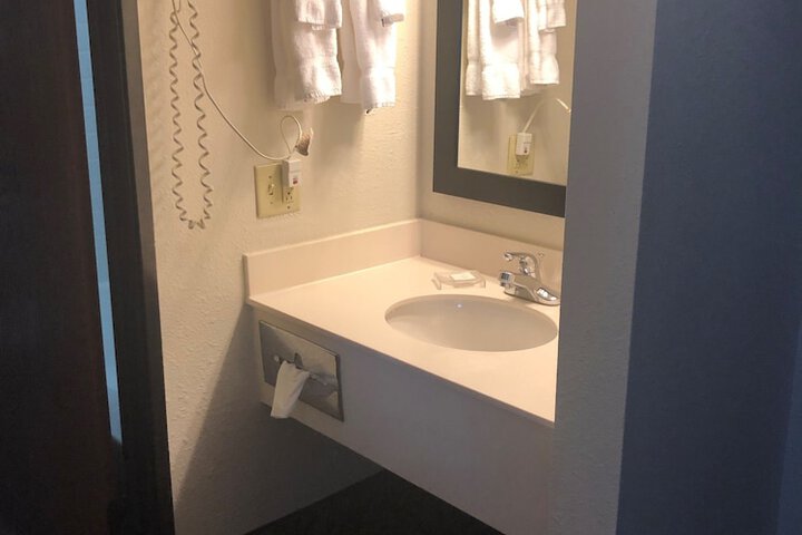 Room 15 of 40