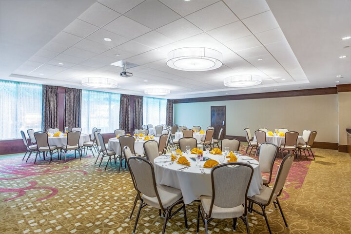 Ballroom/Hall 23 of 24
