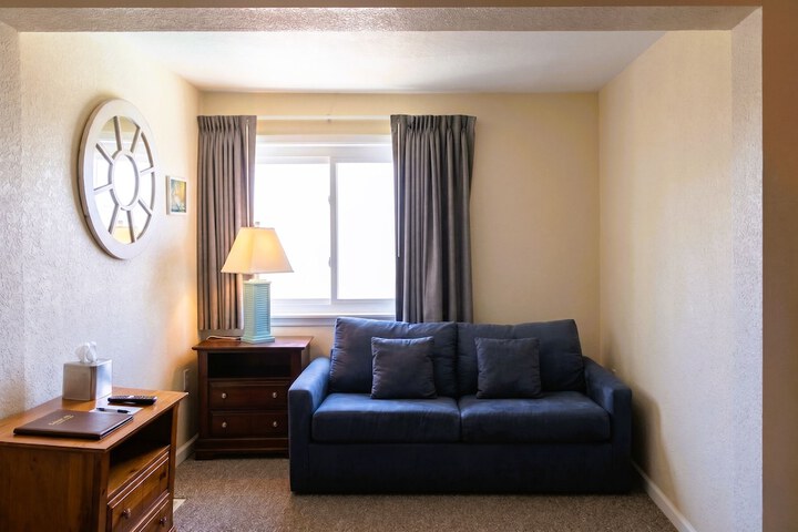 Colonial Inn Motel