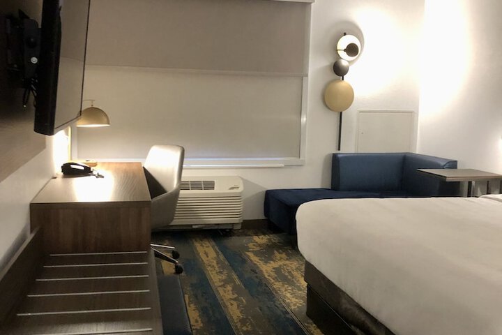 Room 29 of 73
