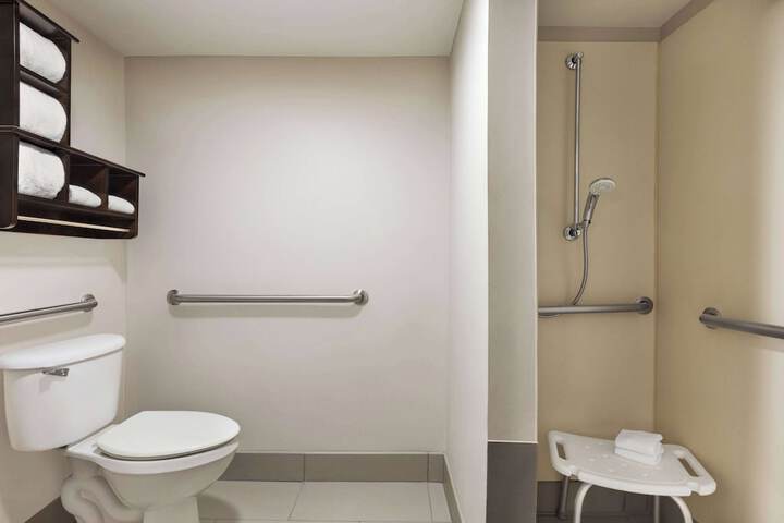 La Quinta Inn & Suites by Wyndham Newark - Elkton