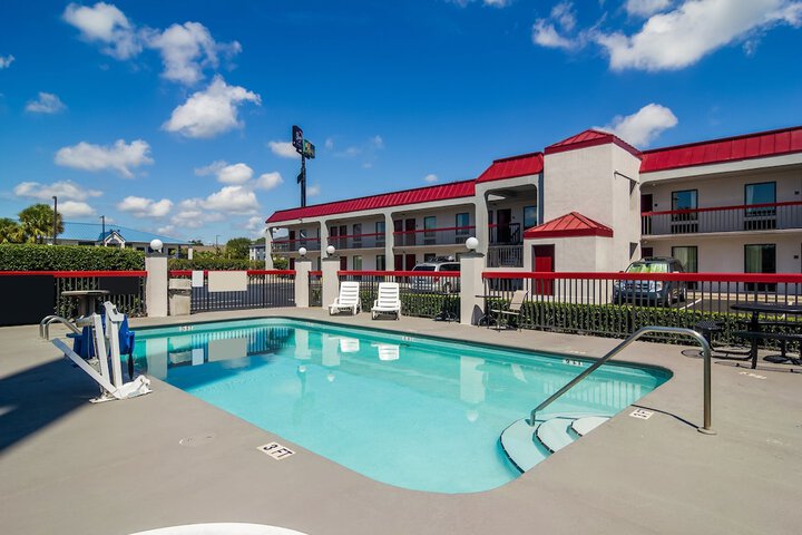 Pool 8 of 37