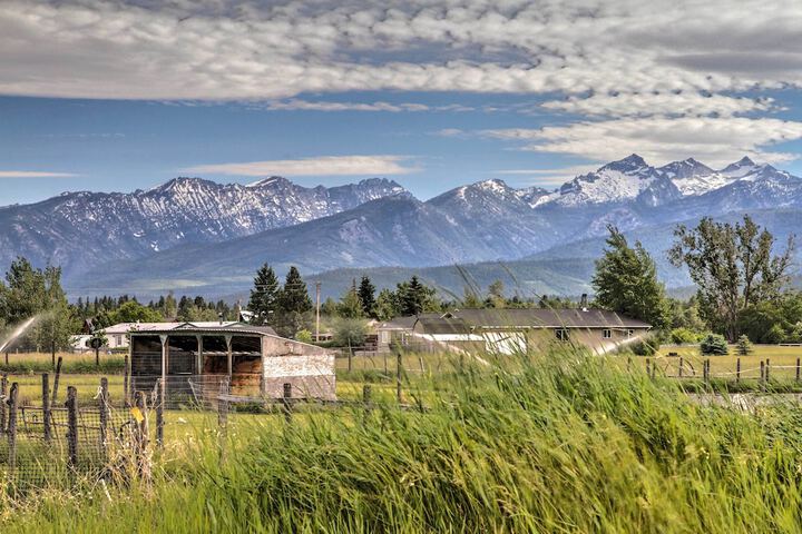 Rustic Hamilton Farmhouse: Stunning Mtn Views