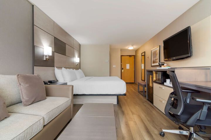 Room 15 of 77
