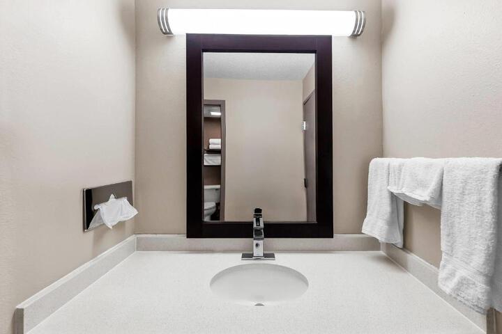 Super 8 by Wyndham Marston