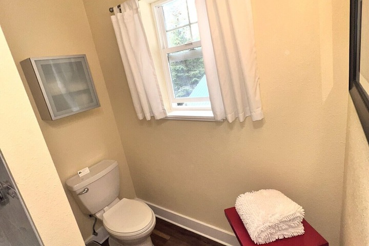 Room 25 of 123