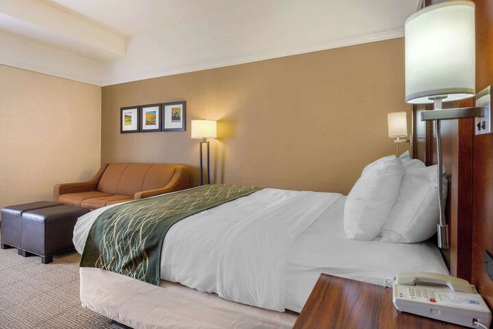 Room 32 of 47