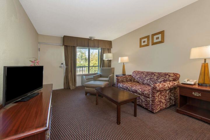 Room 10 of 15