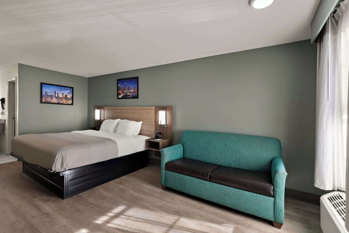 Room 30 of 48