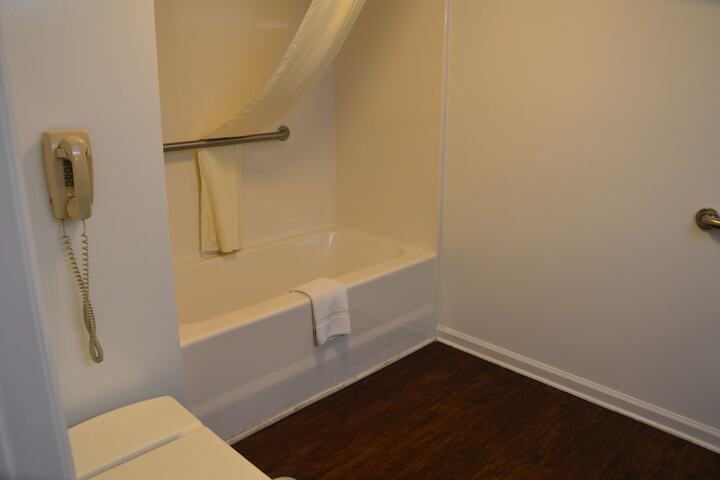 Super 8 by Wyndham Madison