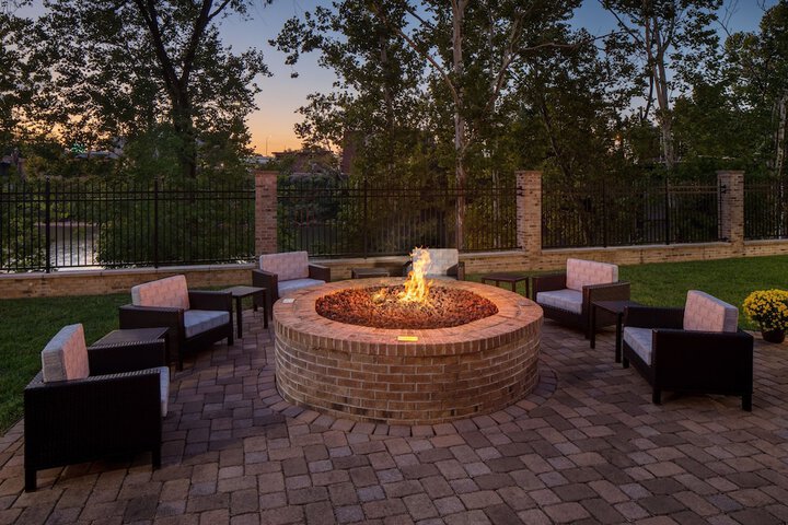 Courtyard by Marriott Charleston Downtown / Civic Center