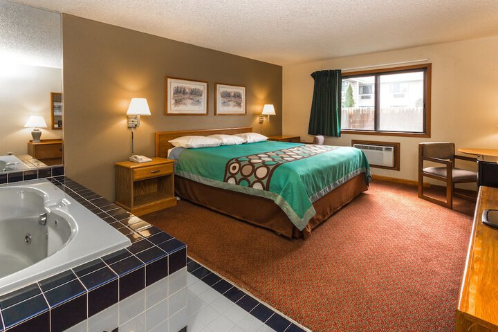 Room 8 of 14