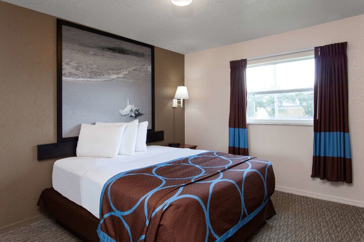 Super 8 by Wyndham Kissimmee