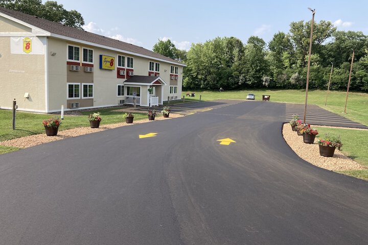 Super 8 by Wyndham Chisago City
