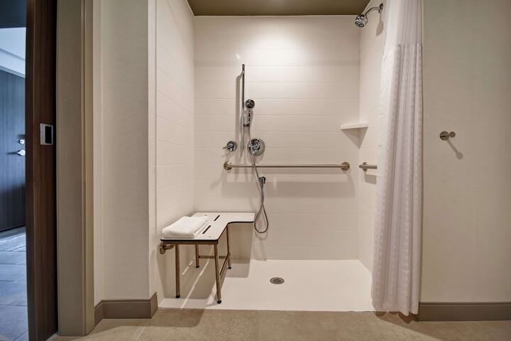 Room 14 of 27