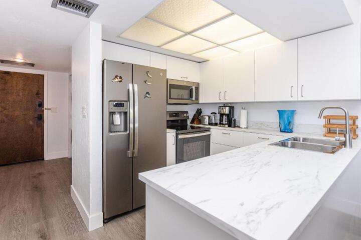 Bass & Sun Condominium 2 / 2 Bedroom
