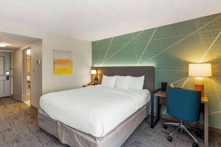 Room 8 of 32