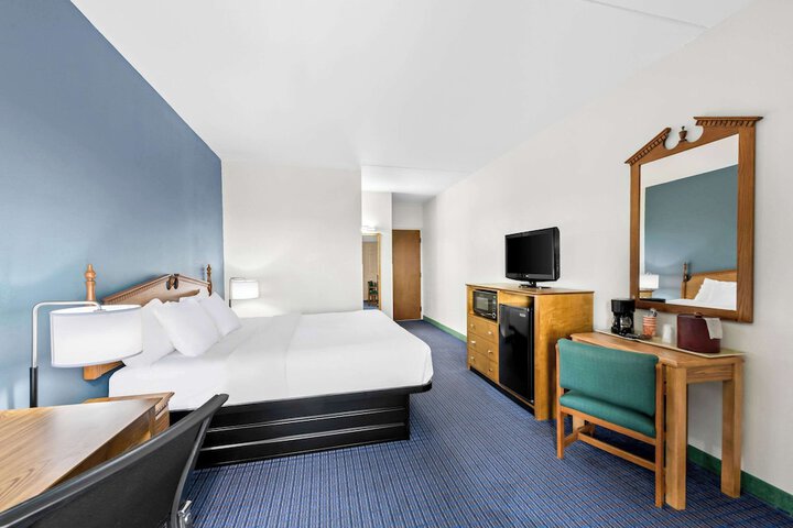 Room 33 of 73