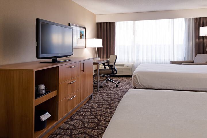 Holiday Inn Hotel & Suites Warren by IHG