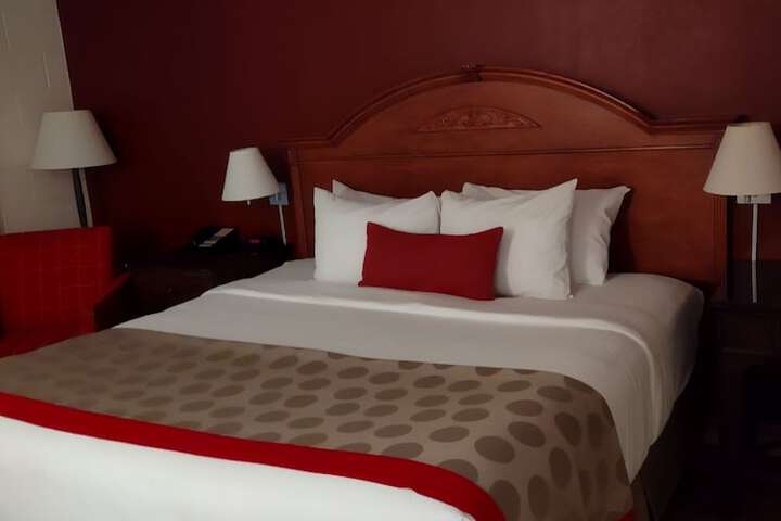 Room 26 of 90