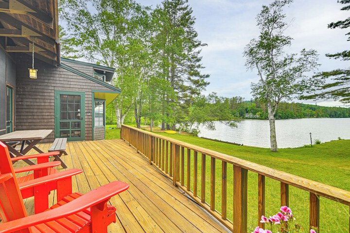 Lakefront Escape w / Deck & Kayaks in Lovell!
