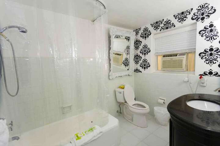 Room 35 of 141