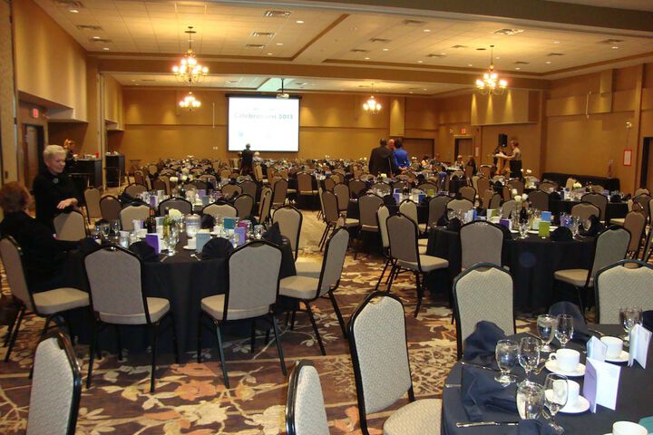 Pomeroy Inn & Suites at Olds