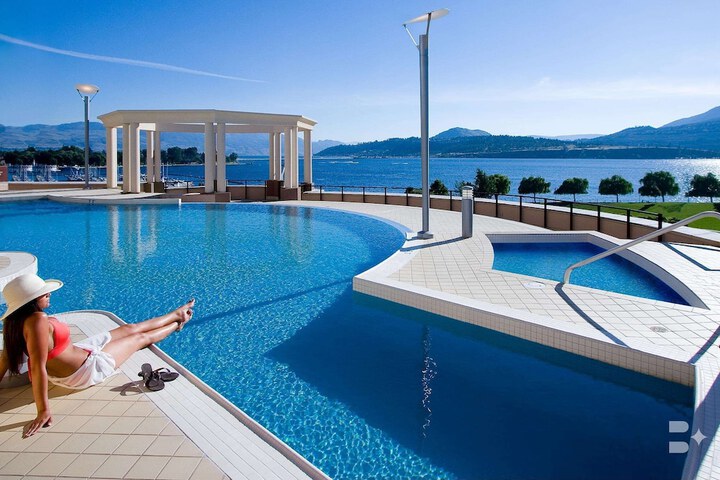 Pool 4 of 21