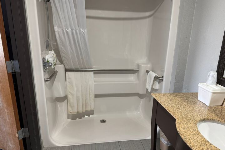 Greenlight Inn & Suites