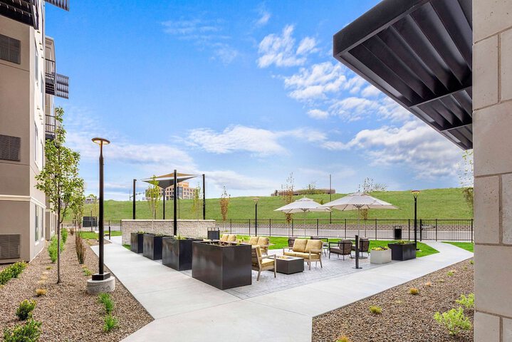 Hotel Exterior 35 of 40