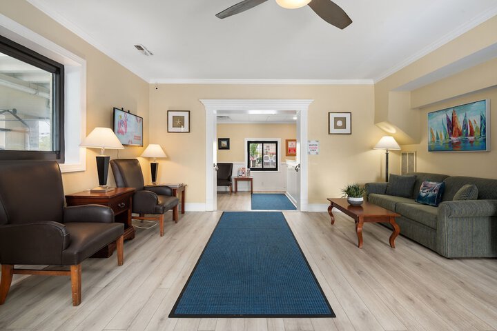 Coastal Palms Inn & Suites