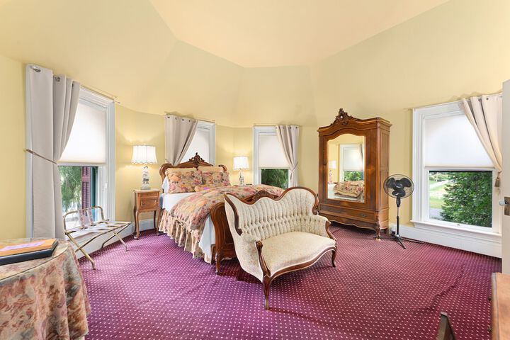 Room 71 of 84