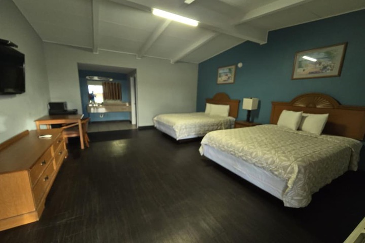 Luxury Inn & Suites and RV Park