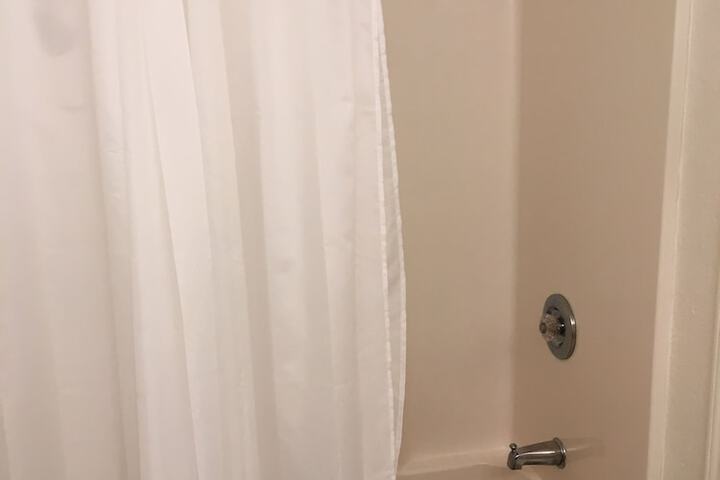 Room 44 of 173