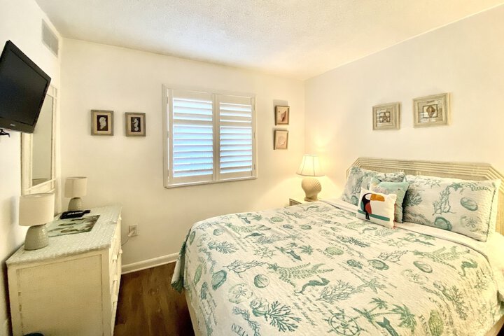 Room 10 of 16
