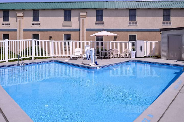Pool 10 of 55