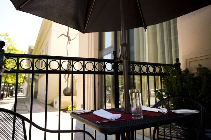 Ambassador Hotel Wichita Autograph Collection