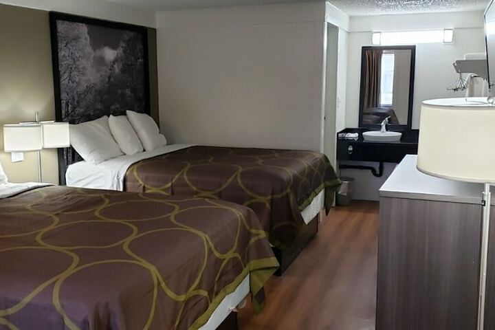 Room 5 of 16