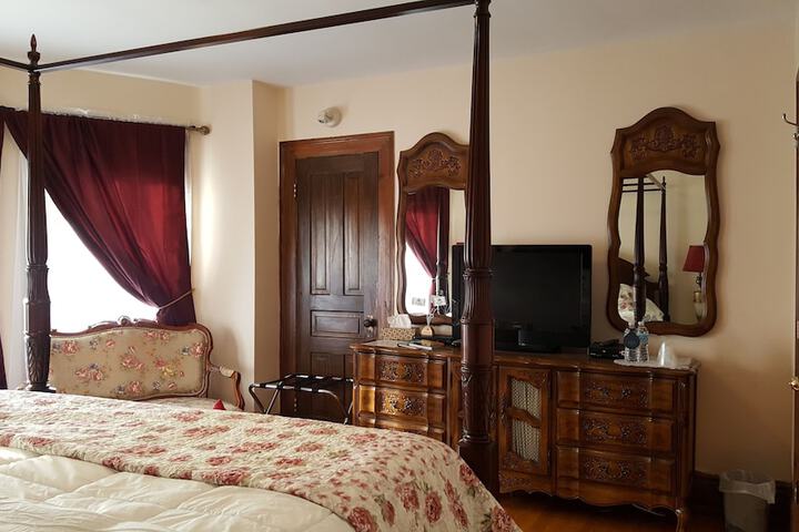 Room 14 of 22