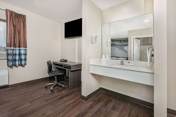 Room 16 of 26
