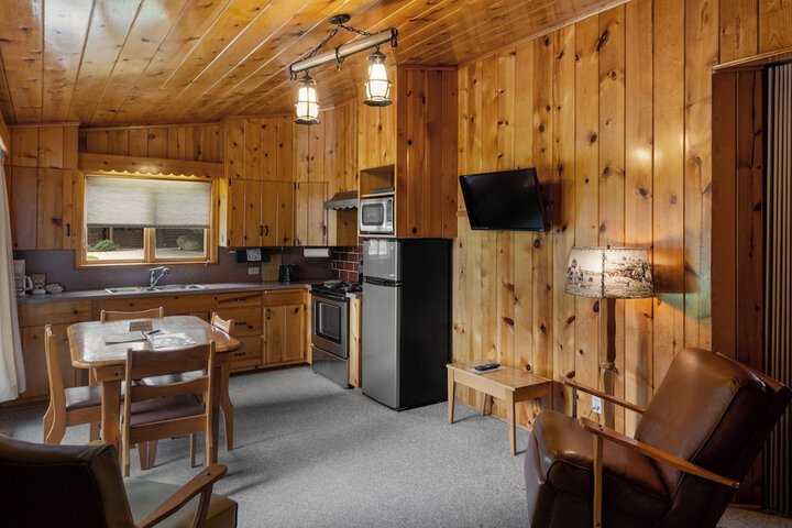 El Western Cabins & Lodges
