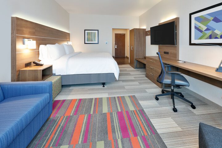 Room 13 of 30