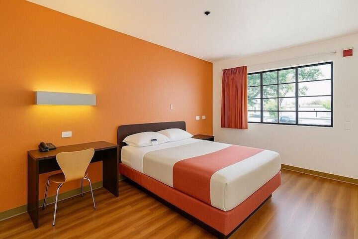 Motel 6 Thousand Oaks CA