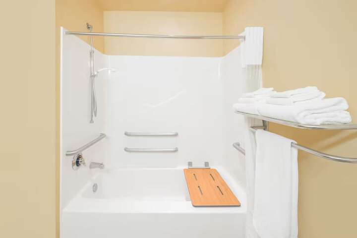 Microtel Inn & Suites by Wyndham Quincy Downtown / River Area