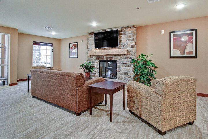 Cobblestone Hotel & Suites – Pulaski / Green Bay
