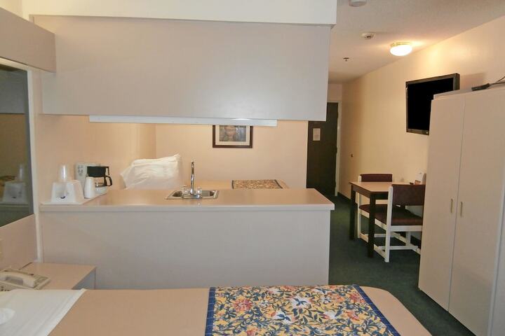 Room 8 of 12
