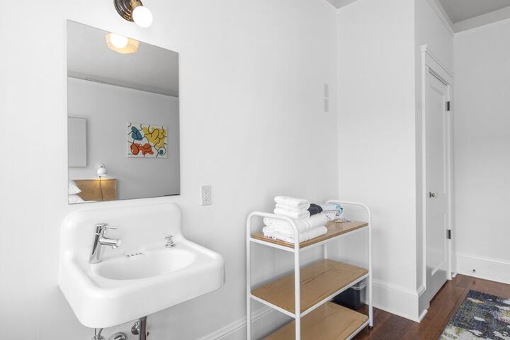 Room 20 of 76