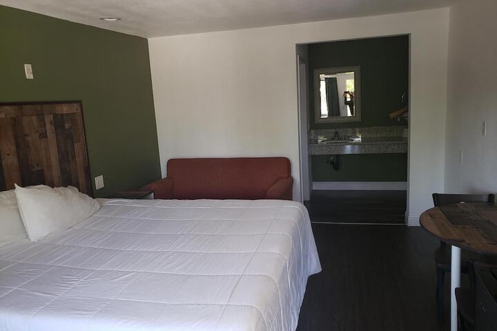 Room 30 of 34
