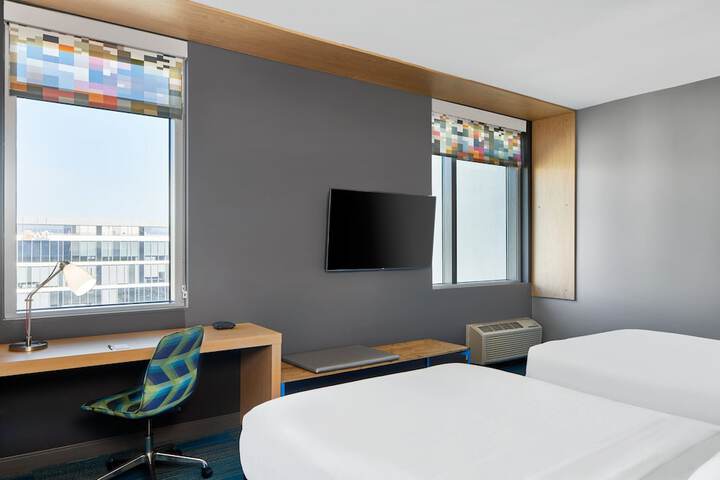 Room 9 of 28