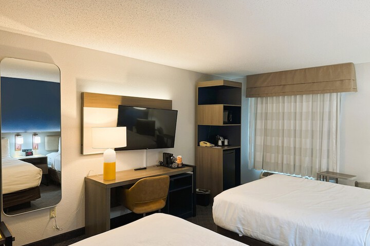 Comfort Inn & Suites Sheboygan I-43